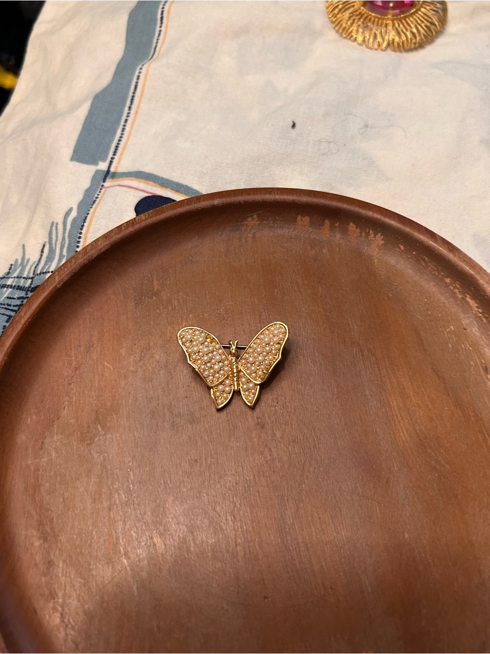 Vintage Trifari Gold Butterfly Brooch with Pearl Detailing - Picture 6 of 6
